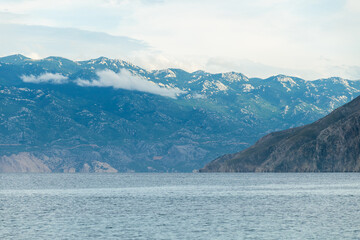 Obraz premium Tranquil coastal view of mountain range and calm blue sea