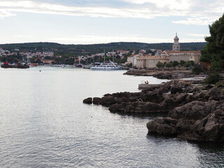 Krk&nbsp;ist die gr&ouml;&szlig;te und bedeutendste Stadt sowie Kurort und Hafen in der gleichnamigen Bucht an der Westk&uuml;ste der gleichnamigen Insel&nbsp;Krk