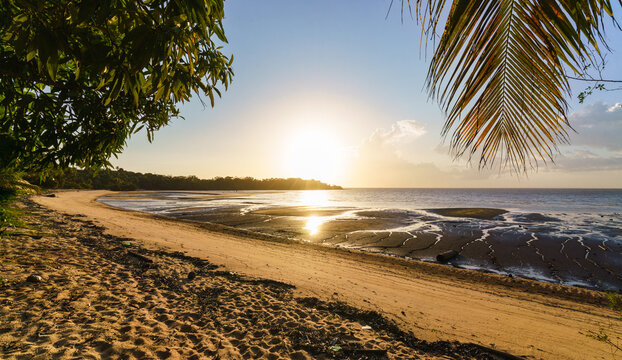 Praia tropical de &aacute;gua doce na amaz&ocirc;nia braisleira no Par&aacute;