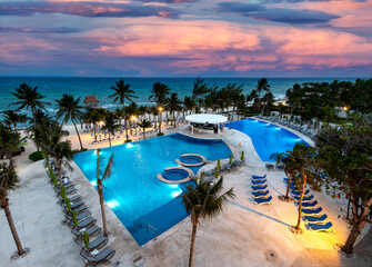 Obraz premium swimming pool in the night