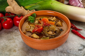 Thai curry with chicken and basil