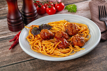 Meatballs with tomato sauce and spaghetti