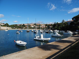 Krk&nbsp;ist die gr&ouml;&szlig;te und bedeutendste Stadt sowie Kurort und Hafen in der gleichnamigen Bucht an der Westk&uuml;ste der gleichnamigen Insel&nbsp;Krk