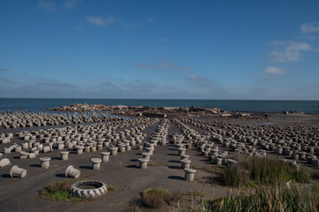 Ruinas de antiguo anfiteatro municipal asomando despu&eacute;s de ser tapado por el agua, Miramar de Ansenuza, C&oacute;rdoba, Argentina