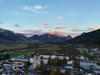 Obraz premium Admont in der Steiermark mit dem Stift Admont 