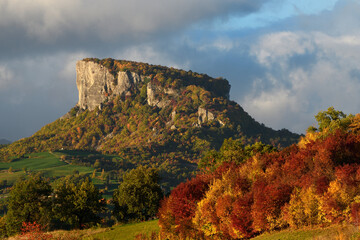 La Pietra di Bismantova in veste autunnale, Reggio Emilia.