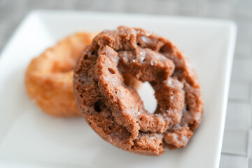 チョコとプレーンのドーナツペアショット