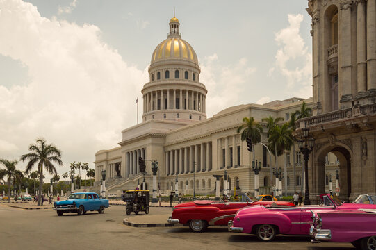 C&uacute;pula del capitolio en la Habana Cuba, en un d&iacute;a soleado