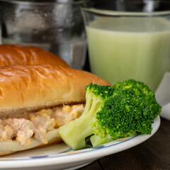 食べ物, 米, ニワトリ, 食事, 料理, 皿, ダイナー, 肉, ランチ, たっぷりの油で揚げた, 緑, 豚肉, トマト, ソース, 健康な, 野菜, サラダ, コショウ, エビ, 赤, 白, おいしい, 調理済みの