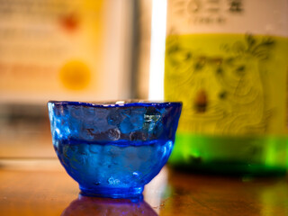 青の盃に映る奈良の香り