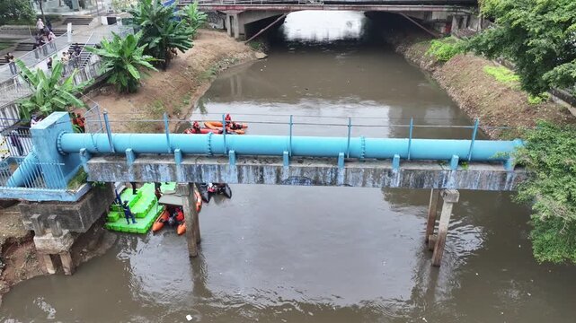 The rafting boat stops in the murky water to restore the team members' strength for a crazy adventure down the city's central river.