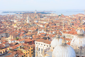 イタリアのヴェネツィアにあるサン・マルコ広場周辺の街並みを上空から撮影