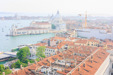 イタリアのヴェネツィアにあるサン・マルコ広場周辺の街並みを上空から撮影