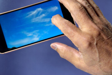 老人の手のクローズアップ