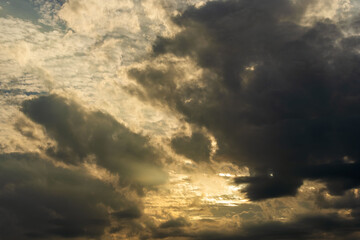 秋の夕暮れに輝く空と雲14