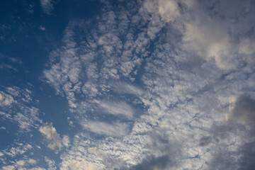 秋の夕暮れに輝く空と雲22