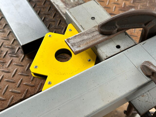 Steel Alignment with Magnetic Square