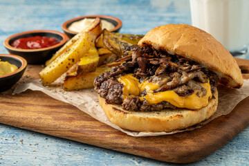 Smash burger with cheddar cheese and caramelized onions, served with fries