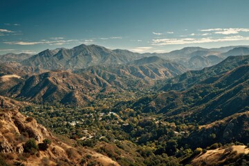 Obraz premium Scenic Overview of Topanga Canyon: Breathtaking California Landscape Amid Drought Conditions