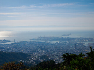 六甲山上から見る神戸市街地と大阪湾