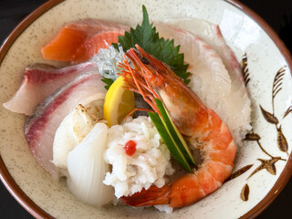 豪華海鮮丼 刺身盛り合わせと海老の彩り和食