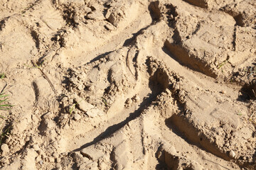 Baggerspuren im Sand auf einer Baustelle, Hintergrund, Deutschland