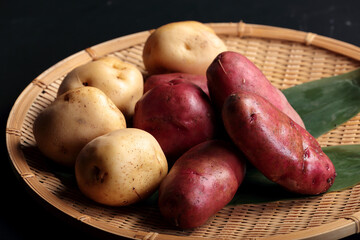 定番のじゃがいも 「男爵」と赤いのじゃがいも 「アンデスレッド」のイメージ写真