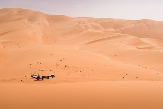 Off-road adventure in the Erg Murzuk desert