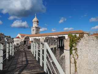 Krk&nbsp;ist die gr&ouml;&szlig;te und bedeutendste Stadt sowie Kurort und Hafen in der gleichnamigen Bucht an der Westk&uuml;ste der gleichnamigen Insel&nbsp;Krk