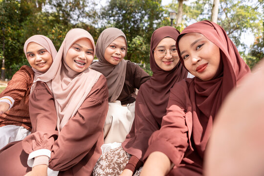 Young Muslim women enjoying time with friends