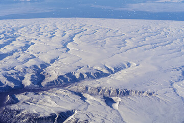 果てしないグリーンランドの雪床