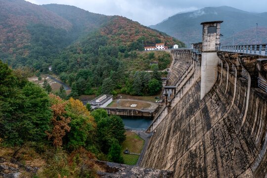 Eugi Dam and Reservoir in Autumn, Esteribar Valley, Navarra, Spain, Mountain Landscape