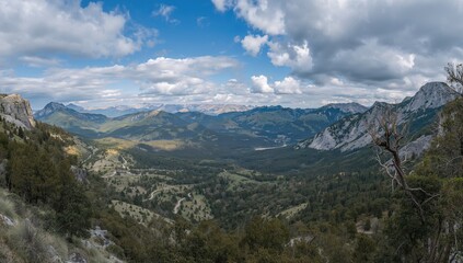 Obraz premium Breathtaking mountain landscapes with open skies and forested valleys