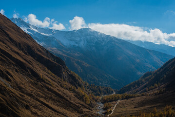 Fototapeta premium Autumn in the Austrian Alps near Grossglockner
