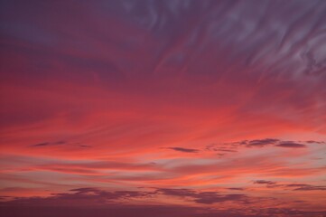 Obraz premium Sunset Sky Painted in Red, Orange, and Yellow Hues