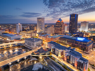 Fototapeta premium Rochester, New York, USA cityscape on the Genesee River