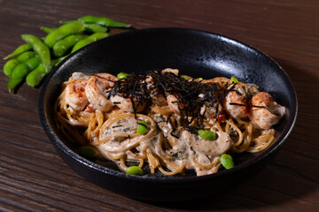 Spaghetti Seaweed Pesto With Prawns and Mushroom
