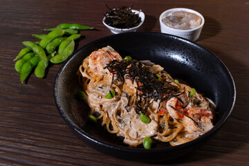 Spaghetti Seaweed Pesto With Prawns and Mushroom