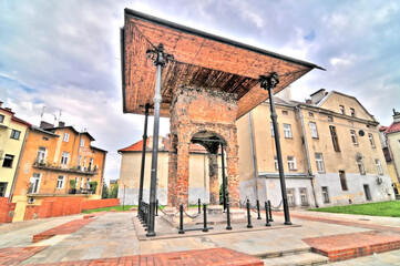 The Old Synagogue in Tarn&oacute;w &ndash; a non-existent synagogue at Żydowska Street, whose surviving relics (bimah) are located in Tarn&oacute;w, Poland