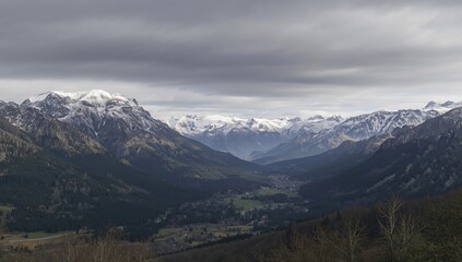 Fototapeta premium Scenic vista of mountain ranges