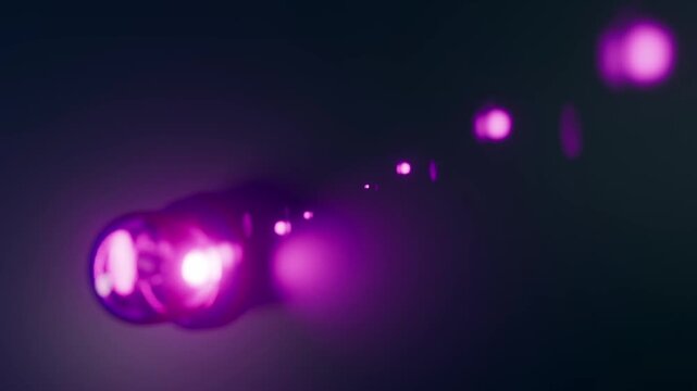 moderne Alarmsirene mit heller violetter Signalleuchte - Gefahr und Sicherheit, Warnung f&uuml;r Risiko, Notfall, Schutzsysteme in moderner Sicherheitsumgebung, Technologie, Hilfe, Rettung, Einbruch, Disco