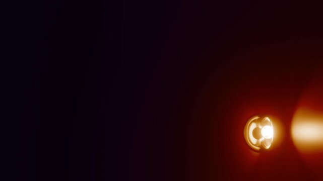 moderne Alarmsirene mit heller oranger Signalleuchte - Gefahr und Sicherheit, Warnung f&uuml;r Risiko, Notfall und Schutzsysteme, moderner Sicherheitsumgebung, Technologie, Hilfe, Rettung, Einbruch, Feuer