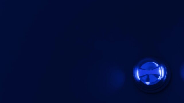 moderne Alarmsirene mit heller blauer Signalleuchte - Gefahr und Sicherheit, Blaulicht, Warnung f&uuml;r Risiko, Notfall und Schutzsysteme in moderner Sicherheitsumgebung, Technologie, Hilfe, Rettung