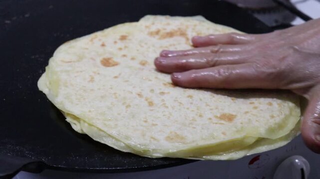 Step-by-Step Preparation of Traditional Moroccan Rfissa Dough with Fenugreek and Lentils &mdash; Handmade in Kitchen