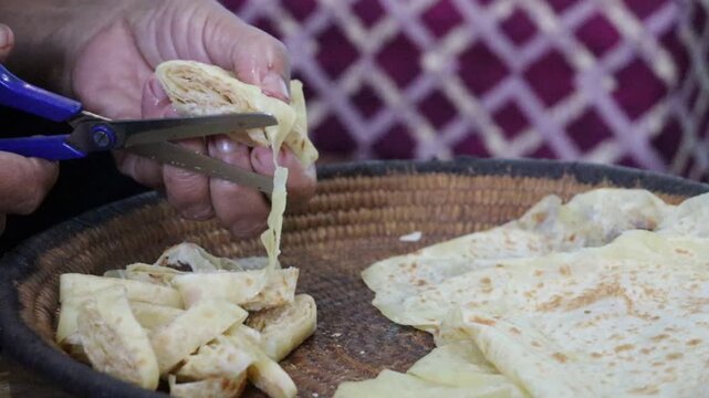 Step-by-Step Preparation of Traditional Moroccan Rfissa Dough with Fenugreek and Lentils &mdash; Handmade in Kitchen
