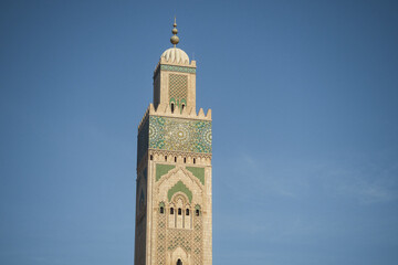 Fototapeta premium Hassan II mosque and its minaret, in the city of Casablanca, Morocco