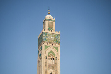 Fototapeta premium Hassan II mosque and its minaret, in the city of Casablanca, Morocco
