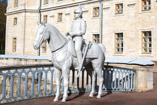 GATCHINA, RUSSIA - OCTOBER 18, 2025: Sculpture of the cuirassier of the Life Guards of Her Majesty's Cuirassier Regiment (Blue Cuirassiers) close-up on a sunny October day