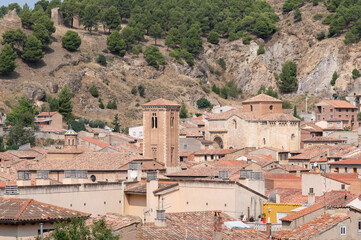 Naklejka premium Daroca, panoramica casco antiguo con la iglesia de San Miguel y Sto Domingo, Zaragoza, Aragon, España. 