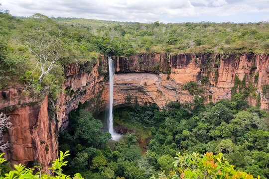 Cachoeira V&eacute;u de Noiva